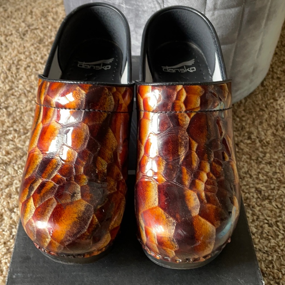 Dansko professional patent tiger’s eye clog 37